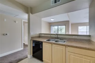 Photo #4: 2451135 Listing