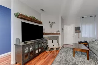 Photo #3: 2451148 Listing