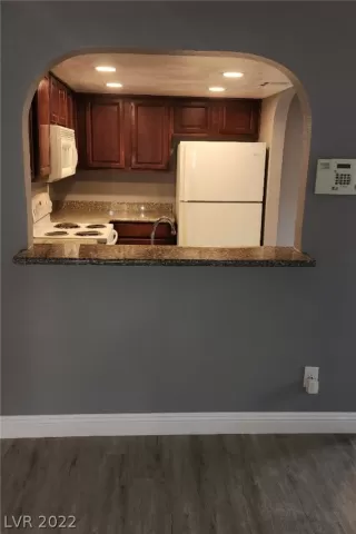 Photo #2: 2451168 Listing 