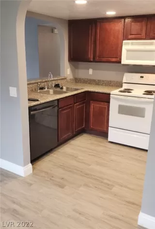 Photo #3: 2451168 Listing 