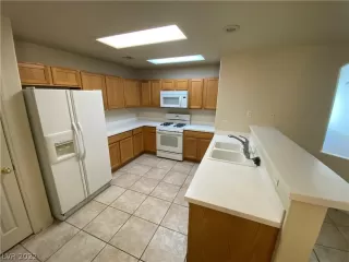 Photo #3: 2451213 Listing 