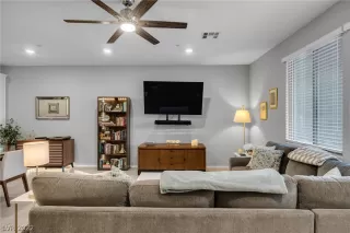 Photo #3: 2451221 Listing