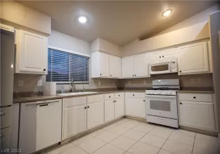 Photo #6: 2451233 Listing 