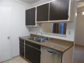 Photo #4: 2451312 Listing 