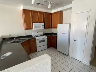 Photo #4: 2451469 Listing 