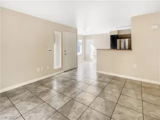 Photo #3: 2451581 Listing