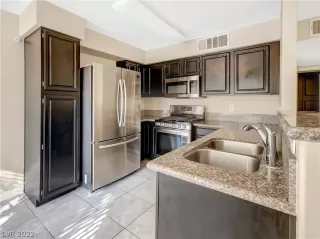 Photo #4: 2451581 Listing