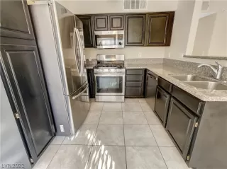 Photo #5: 2451581 Listing