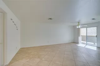 Photo #4: 2451597 Listing