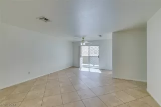 Photo #5: 2451597 Listing