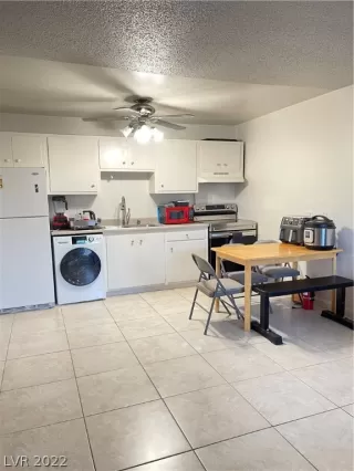 Photo #4: 2451599 Listing