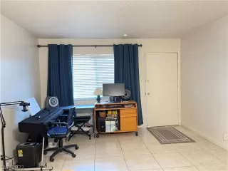 Photo #5: 2451599 Listing