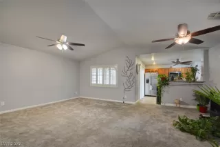 Photo #4: 2451618 Listing