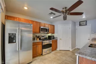 Photo #5: 2451618 Listing