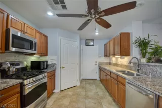 Photo #6: 2451618 Listing