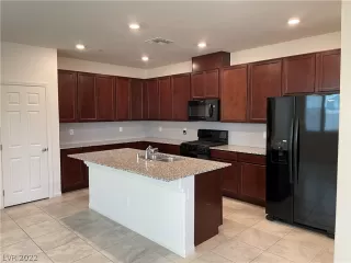 Photo #2: 2451628 Listing 