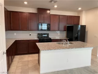 Photo #3: 2451628 Listing 