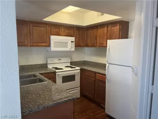 Photo #4: 2451644 Listing