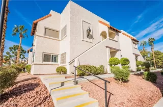 Photo #2: 2451682 Listing