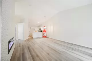 Photo #2: 2451690 Listing