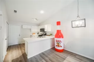 Photo #4: 2451690 Listing