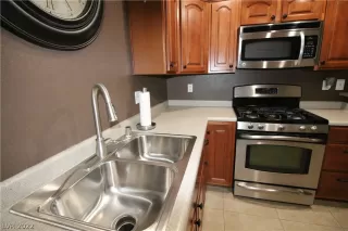 Photo #4: 2451766 Listing 