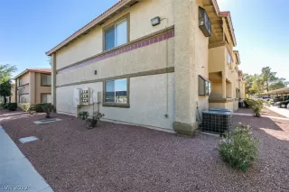 Photo #3: 2451779 Listing