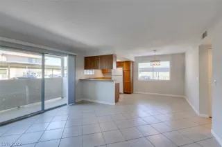 Photo #4: 2451779 Listing