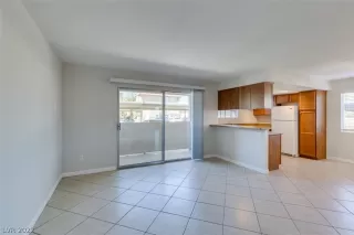 Photo #5: 2451779 Listing