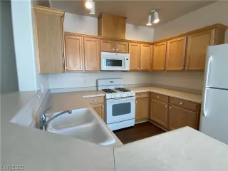 Photo #4: 2451781 Listing 