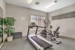 Photo #5: 2451847 Listing 