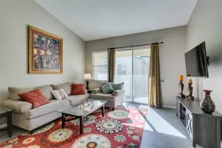 Photo #5: 2451849 Listing 