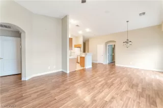 Photo #3: 2451930 Listing