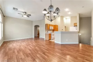 Photo #4: 2451930 Listing