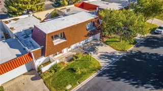 Photo #4: 2451935 Listing