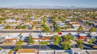 Photo #5: 2451935 Listing