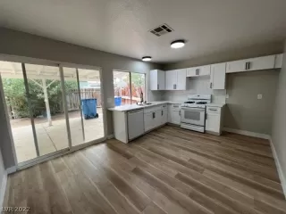 Photo #4: 2451951 Listing 