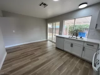 Photo #5: 2451951 Listing 