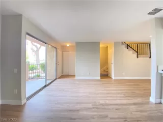 Photo #3: 2451990 Listing