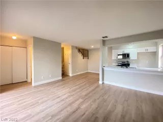 Photo #5: 2451990 Listing