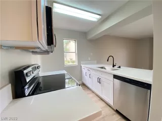 Photo #6: 2451990 Listing