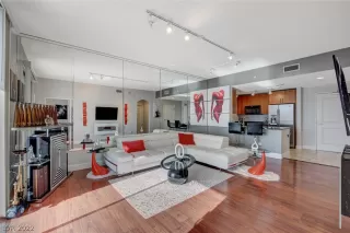 Photo #2: 2451993 Listing