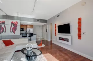 Photo #3: 2451993 Listing