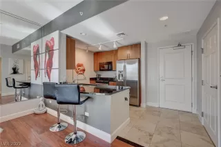 Photo #4: 2451993 Listing