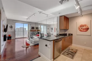 Photo #5: 2451993 Listing