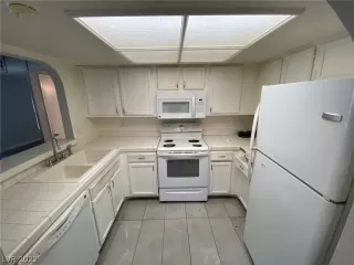 Photo #1: 2452004 Listing 