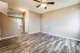 Photo #4: 2452049 Listing