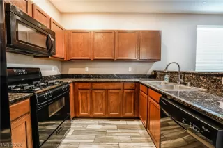 Photo #5: 2452049 Listing