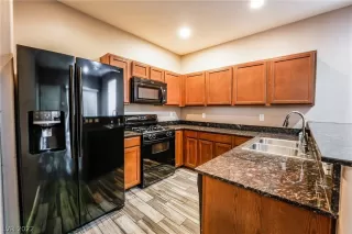 Photo #6: 2452049 Listing