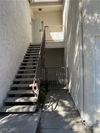 Photo #5: 2452056 Listing 